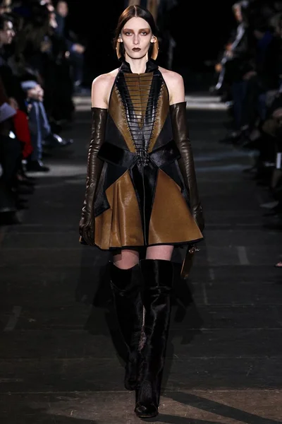 Look 8